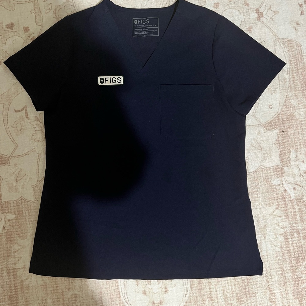 FIGS | Scrub Top ( 1 Pocket ) | Navy | Medium